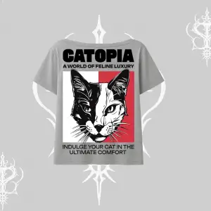 Modern Kedi Temalı Arka Baskılı Kayık Yaka Tshirt
