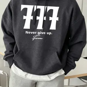 Never Give Up Number 777 Print Basics Sokak Kapüşonluları Erkekler Polar Yumuşak Sokak Giyimi