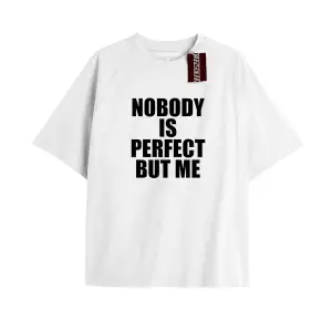 NOBODY IS PERFECT BUT ME Unisex Oversize Yazılı Tshirt BEYAZ
