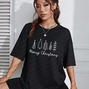 Noel Baskılı Damla Omuz Tişört