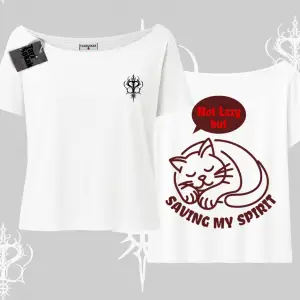 Not Lazy Saving My Spirit Kedi Baskılı Kayık Yaka Tshirt