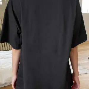 Ördek Nakışlı Damla Omuz Tişört