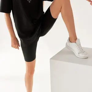 Oversize Cingulomania Baskılı Siyah Tshirt NRAGE192