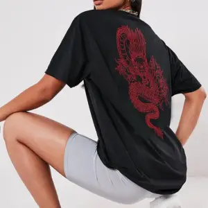 Oversize Dragon Baskılı Siyah Büyük Beden Tshirt OVRSZTSHRT12