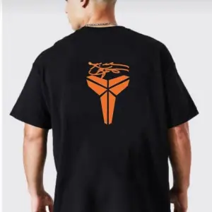 Oversize Erkek Beyaz Turuncu Imzalı Tişört