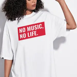 Oversize No Music No Life Baskılı Beyaz Tshirt NRAGE114