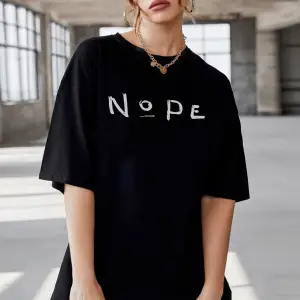 Oversize Nope Baskılı Siyah Tshirt NRAGE117