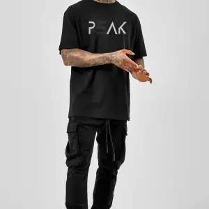 Oversize Peak Baskılı Siyah Tshirt NRAGE131