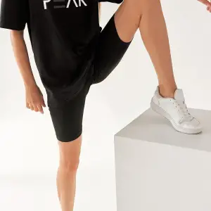 Oversize Peak Baskılı Siyah Tshirt NRAGE131