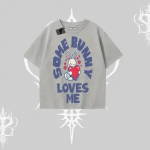 Oversize Tshirt Sevimli Tavşan Some Bunny Loves Me Baskılı