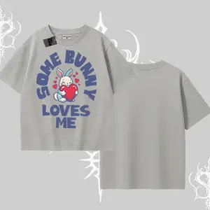 Oversize Tshirt Sevimli Tavşan Some Bunny Loves Me Baskılı