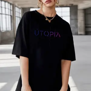 Oversize Utopia Baskılı Siyah Tshirt NRAGE159