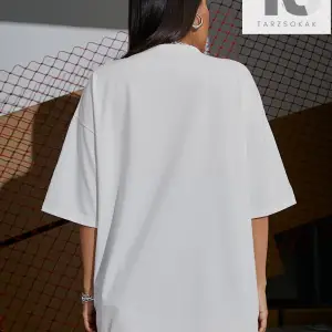 PETITE Karakter Tasarımlı Baskılı Kadın Tişört