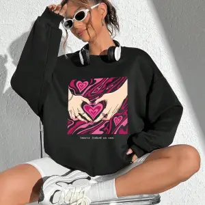 Qutie Kalpli ve Sloganlı Grafik Düşük Omuzlu Siyah