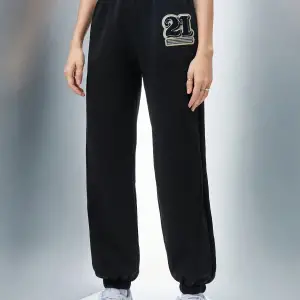 Qutie Letter Graphic Elastic Waist 4 Mevsim Eşofman