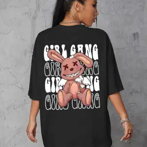 Qutie Mektup ve Karikatür Grafik Düşük Omuz Tişört