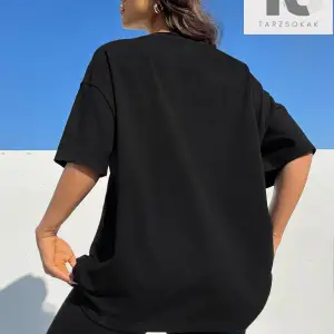 Qutie Tropikal ve Harf Grafikli Düşük Omuz Oversize Tişört