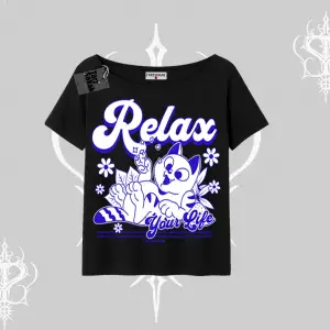 Relax Kedi Baskılı Kayık Yaka Tshirt