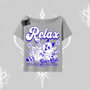 Relax Kedi Baskılı Kayık Yaka Tshirt