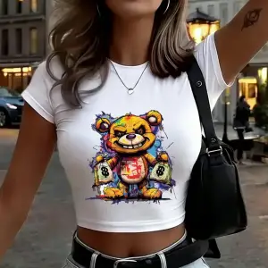 Renkli Ayı Para Çantası Tutan Baskılar Kadın Kırpma Tişörtleri Yaz O-Boyun Üstleri Yüksek Ela