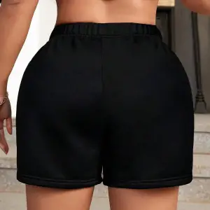 Sculpture & Letter Graphic Şort