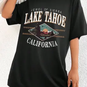 Şekil ve Harf Grafikli Düşük Omuzlu Tişört