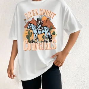 Şekil ve Harf Grafikli Düşük Omuzlu Tişört