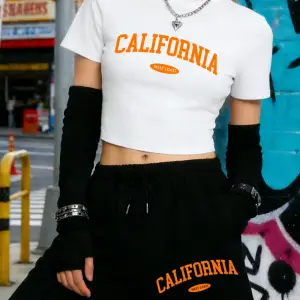 Seksi Kaliforniya Batı Yakası Baskılı Babby TeeTişört Şort Kadın Yazlık İki Parçalı Set Diz Boyu