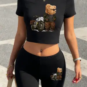 Seksi Sürüş Motosikleti Havalı Ayı Baskılı Babby Teelar Şortlar Kadın İki Parçalı Set Tişörtle