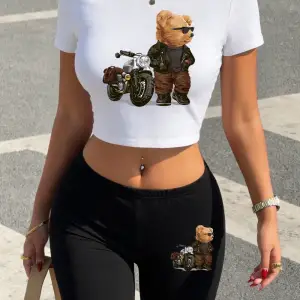 Seksi Sürüş Motosikleti Havalı Ayı Baskılı Babby Teelar Şortlar Kadın İki Parçalı Set Tişörtle