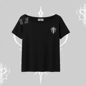 Sevimli Kedi Çizimli Arka Baskılı Kayık Yaka Tshirt