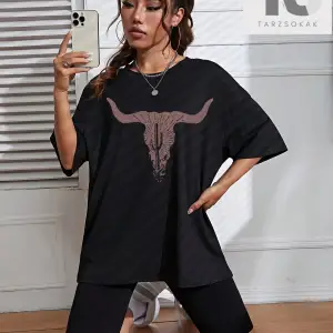 Sığır Kafası Baskılı Damla Omuz Tişört