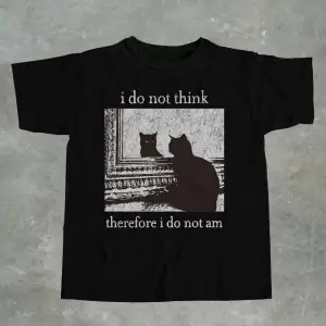 Siyah Düşünmiyorum Orada Ben Değilim Mektup Kedi Komik Meme Grafik Baskılı Yuvarlak Yaka Tişö