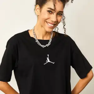 Siyah Kadın Air Baskılı Bisiklet Yaka Tişört