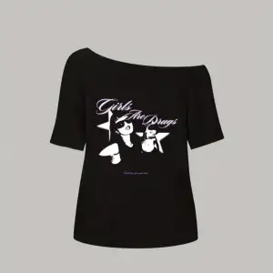 Siyah Kadın Düşük Omuz Kayık Yaka Girls Are Drugs Baskılı