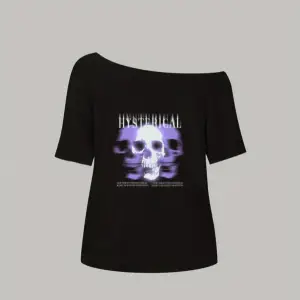 Siyah Kadın Düşük Omuz Kayık Yaka Hysterical Baskılı