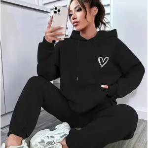 Siyah Kalp Dijital Baskılı Kışlık UNİSEX Eşofman Takımı