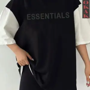 Siyah Oversize Çift Renk ESSENTİALS YAZI  Baskılı Unisex Tshirt