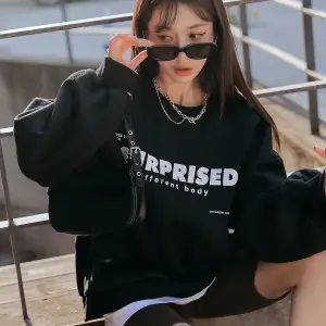 Siyah Surprised Yazı Baskılı Oversize Bisiklet Yaka Sweatshirt