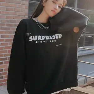 Siyah Surprised Yazı Baskılı Oversize Bisiklet Yaka Sweatshirt