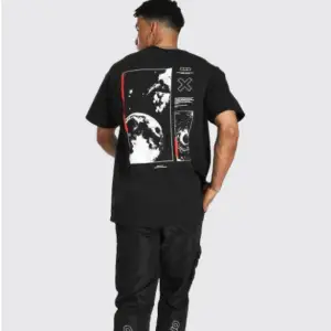 Siyah Uzay Sırt Baskılı Bisiklet Yaka Oversize T-shirt