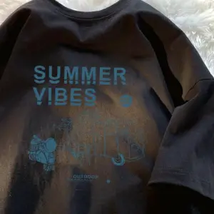 Siyah Yaz Trendi Yaz Üst Hong Kong Faionable Grafik Tees Unisex Ca