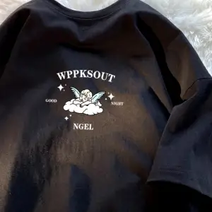 Siyah Yaz Trendi Yaz Üst Hong Kong Faionable Grafik Tees Unisex Ca