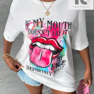 Slayr Dudak ve Slogan Grafikli Düşük Omuz Tişörtü