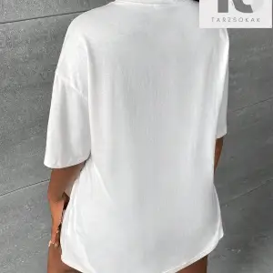 Slayr Dudak ve Slogan Grafikli Düşük Omuz Tişörtü