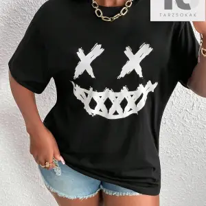 Slayr Kadın Eğlenceli Emoji Desenli Kısa Kollu Tişört