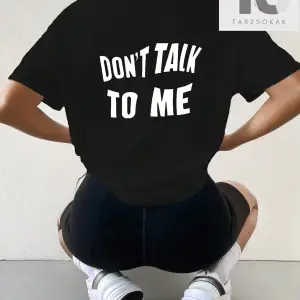 Slogan Grafikli Düşük Omuzlu Tişört