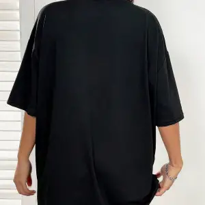 Slogan Grafikli Düşük Omuzlu Tişört