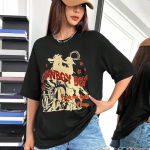 Slogan & Şekil Grafikli Düşük Omuzlu Tişört