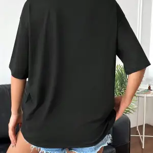 Slogan & Şekil Grafikli Düşük Omuzlu Tişört